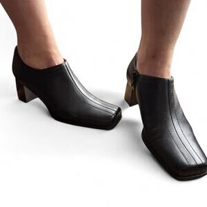 Naturalizer black leather ankle boots 90's style women's size 6.5